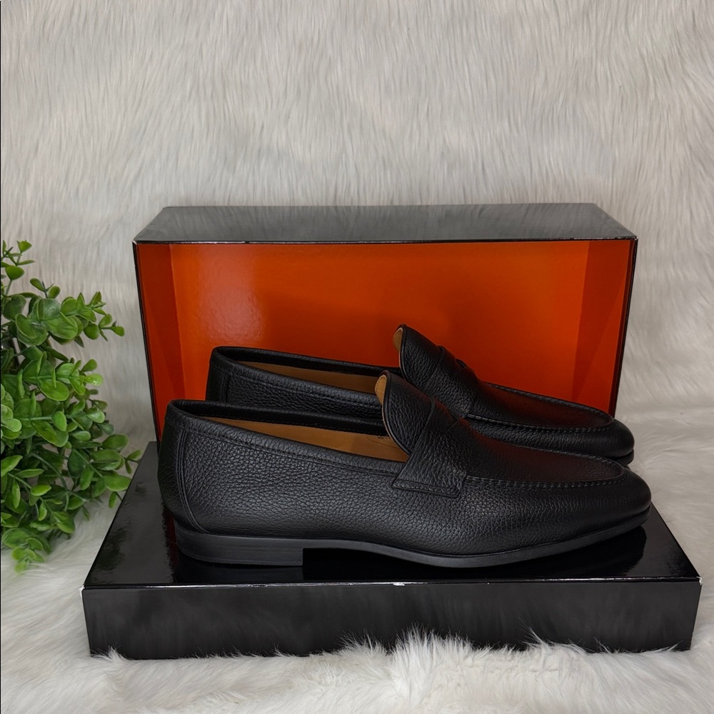Magnanni Black Leather Slip-On Loafers - Picture 2 of 6